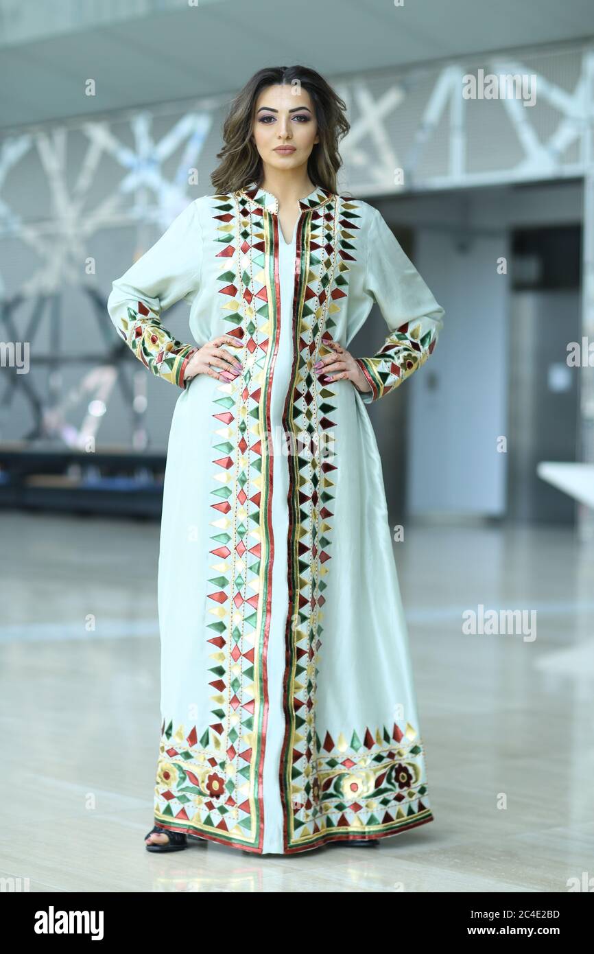 Arab Women in Traditional arab Dress Stock Photo - Alamy