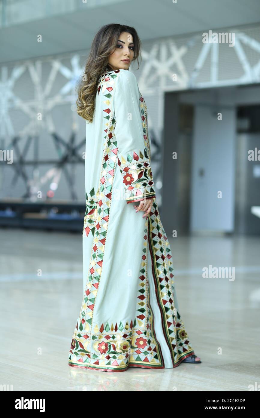 Arab Women in Traditional arab Dress Stock Photo - Alamy