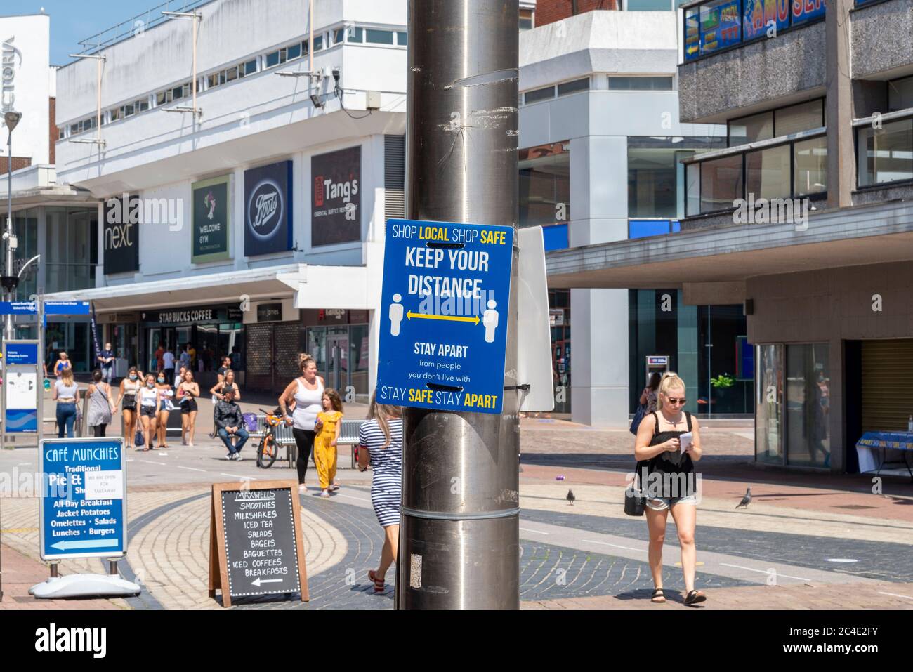 One way social distancing sign in the High Street shopping area of ...