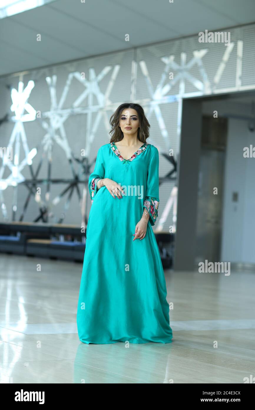 Arab Women in Turquoise Traditional Dress Stock Photo - Alamy