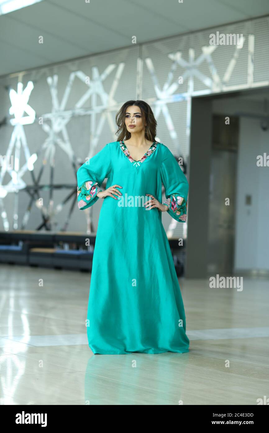 Arab Women in Turquoise Traditional Dress Stock Photo - Alamy