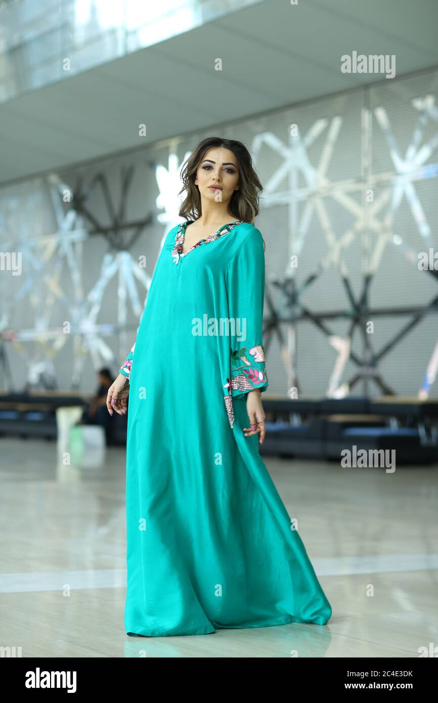 Arab Women in Turquoise Traditional Dress Stock Photo - Alamy