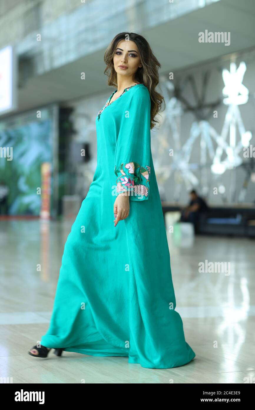 Arab Women in Turquoise Traditional Dress Stock Photo - Alamy