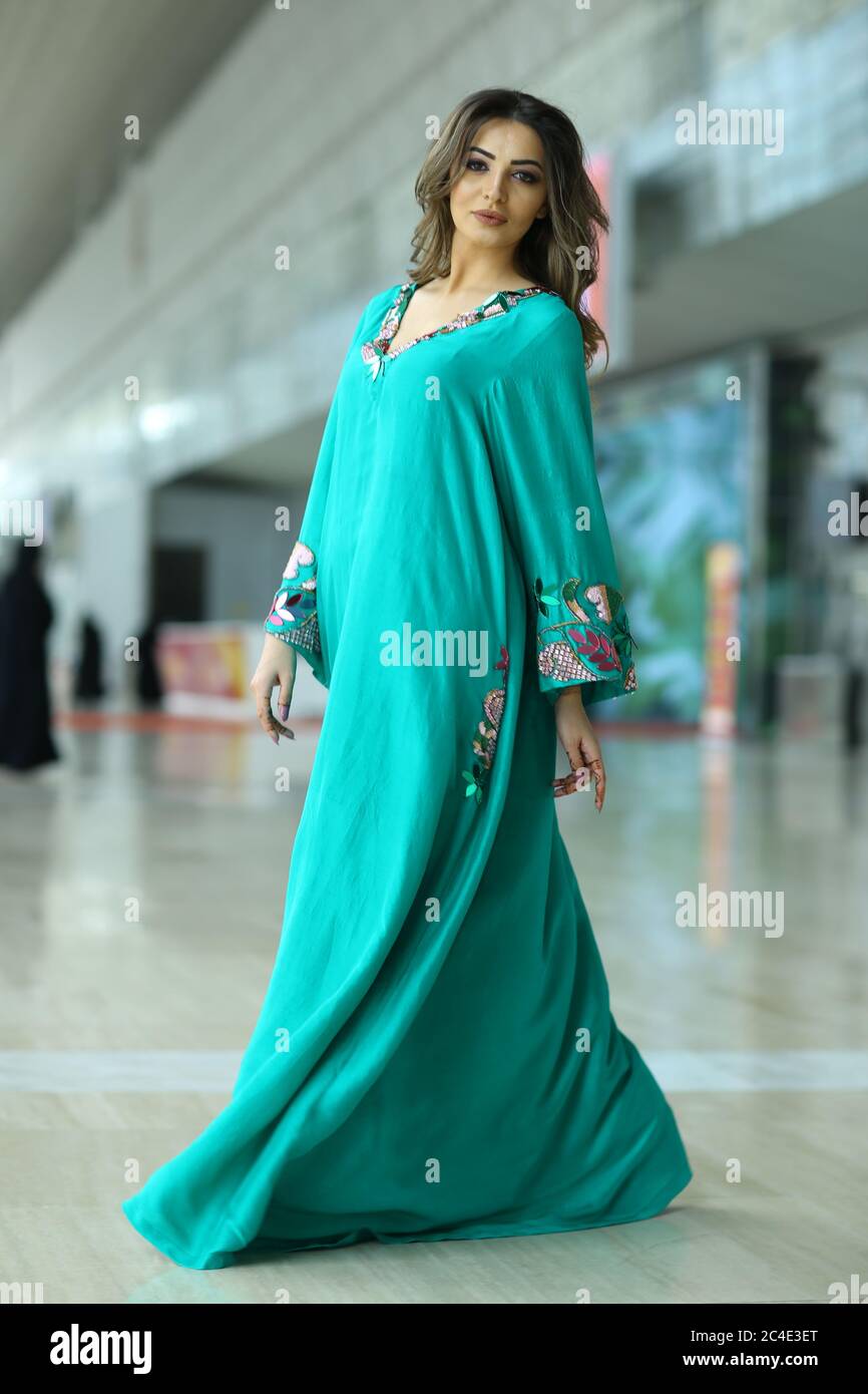 Arab Women in Turquoise Traditional Dress Stock Photo - Alamy