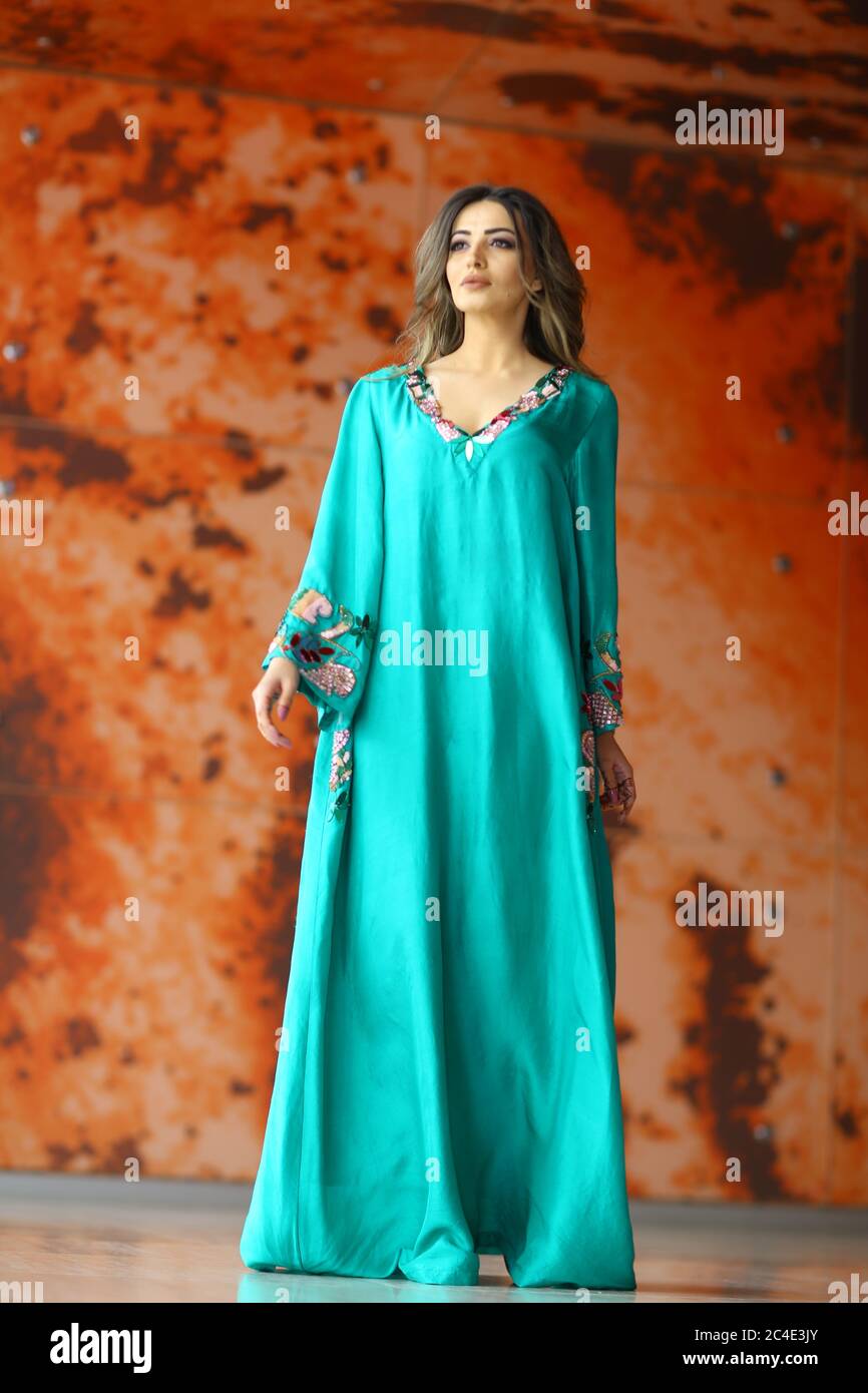 Arab Women in Turquoise Traditional arab Dress Stock Photo - Alamy