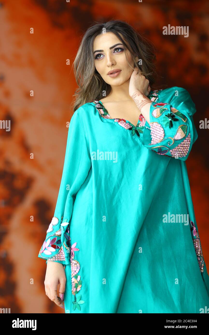 Arab Women in Turquoise Traditional Dress Stock Photo - Alamy