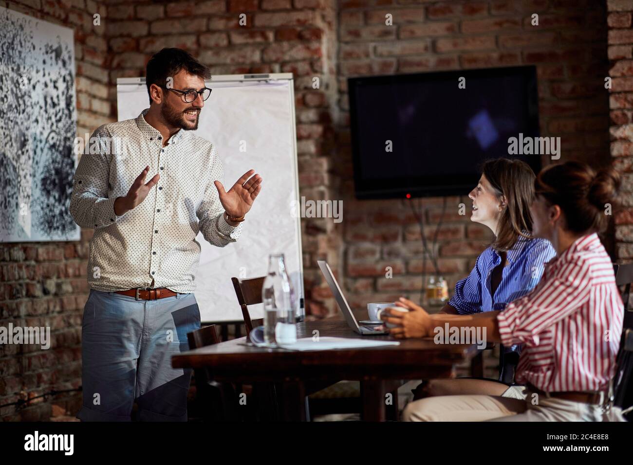 Casual business meeting hi-res stock photography and images - Alamy