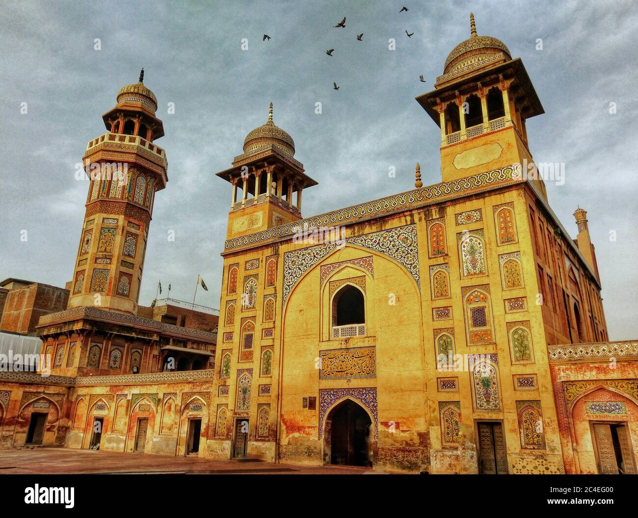 Landscape shot of Masjid Wazir Khan Lahore Pakistan Stock Photo - Alamy