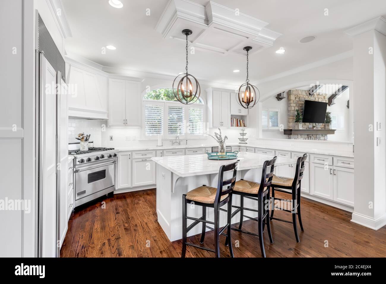 Kitchen Island with Viking Range - Transitional - Kitchen