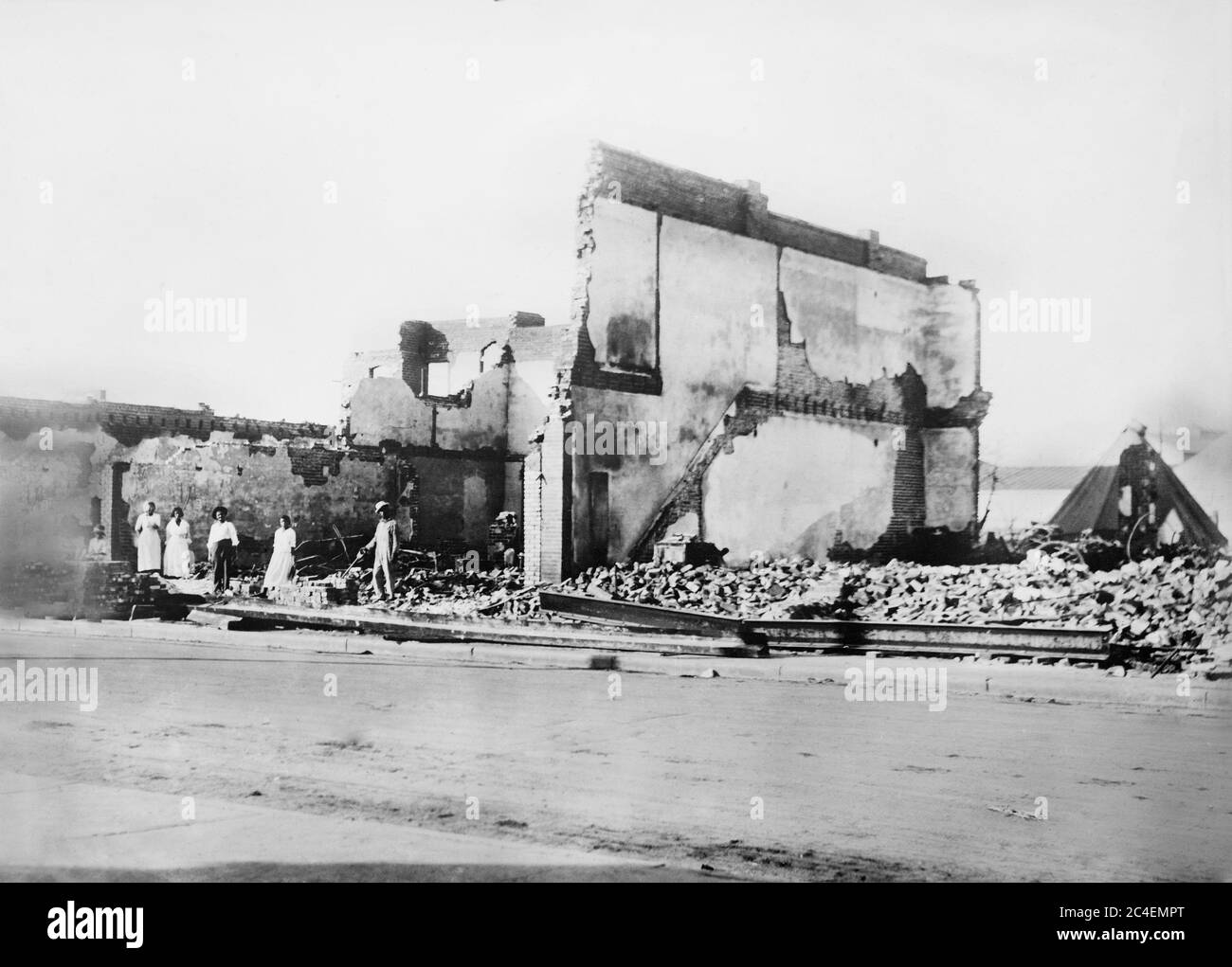 Woods Building after Race Riots, Tulsa, Oklahoma, USA, American National Red Cross Photograph Collection, June 1921 Stock Photo