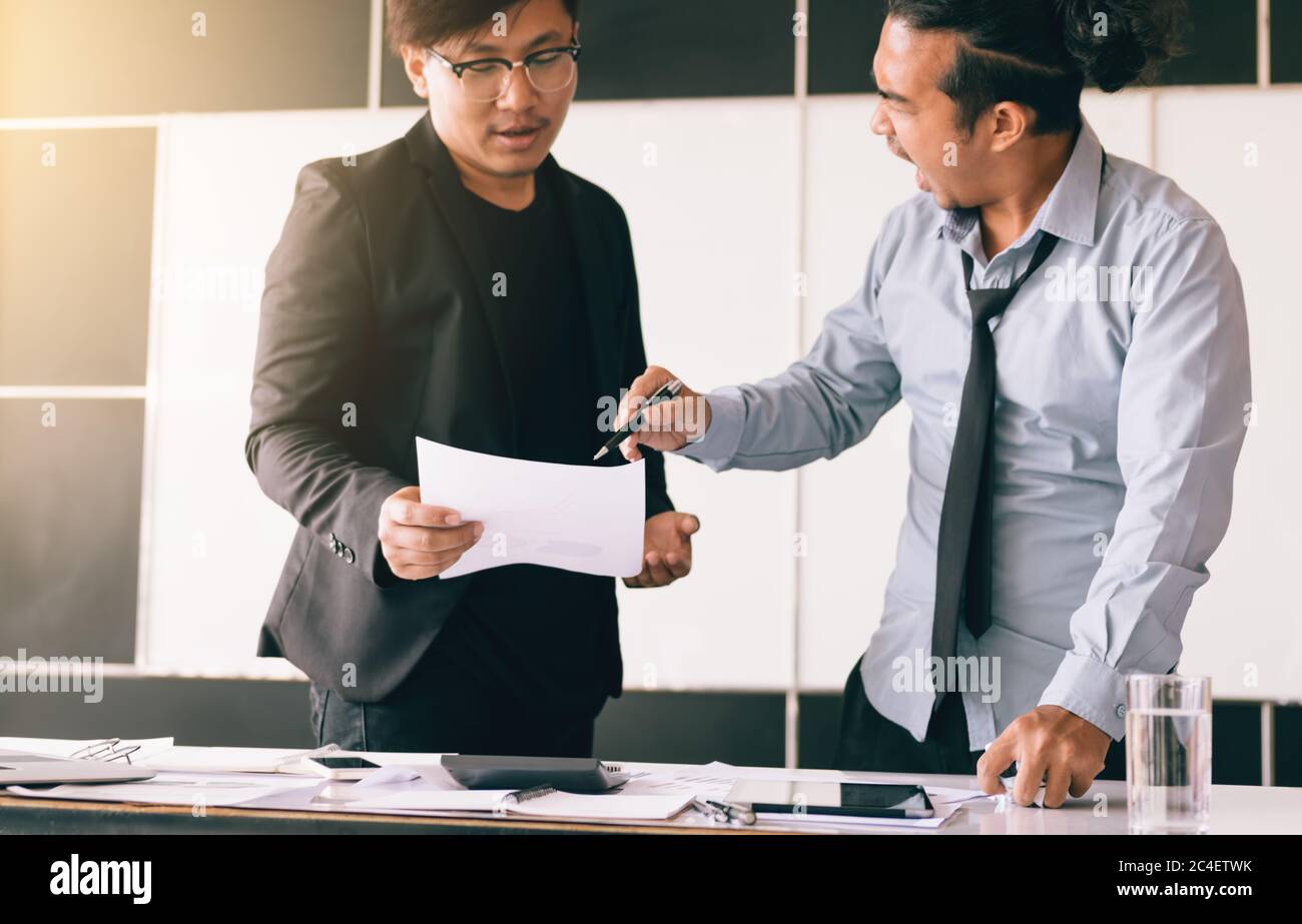 Boss shouting to employee while mistake working Stock Photo - Alamy