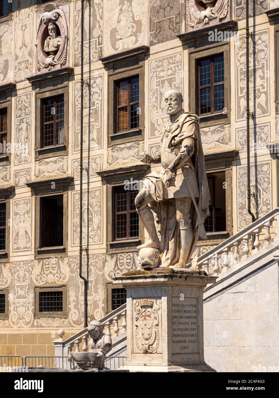 Palazzo della Carovana, with a statue of Cosimo I de' Medici.  Pisa, Italy. Stock Photo