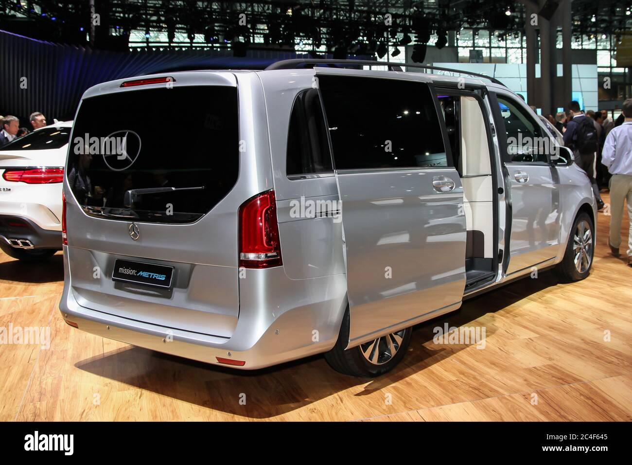 Mercedes benz van hi-res stock photography and images - Page 3 - Alamy