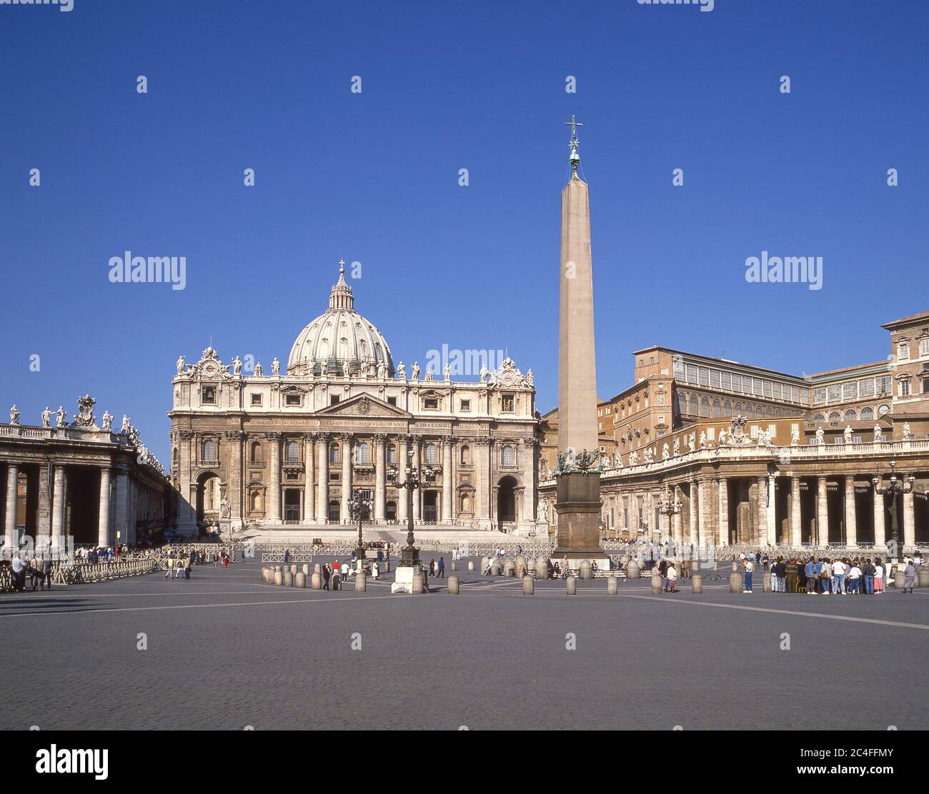 St Peter's Basilica (Basilica Papale di San Pietro in Vaticano), St Peter's Square, Rome (Roma), Lazio Region, Italy Stock Photo