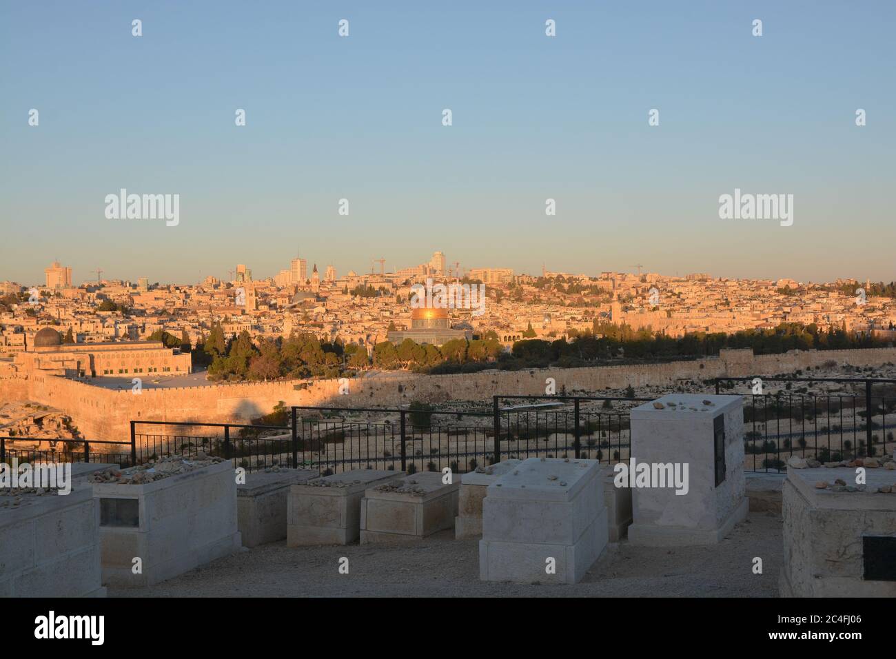 Muslim cemetery jerusalem hi-res stock photography and images - Alamy