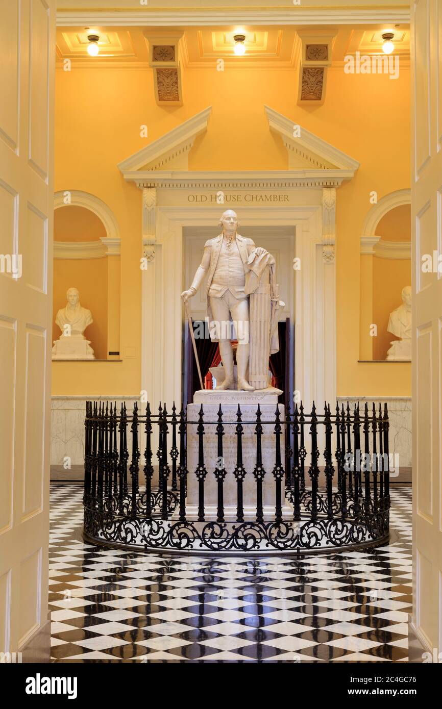 Washington statue in the rotunda, State Capitol Building