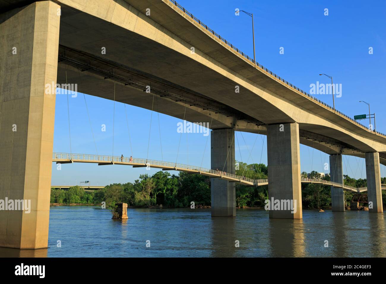 Robert E. Lee Bridge over the James River, Richmond, Virginia, USA