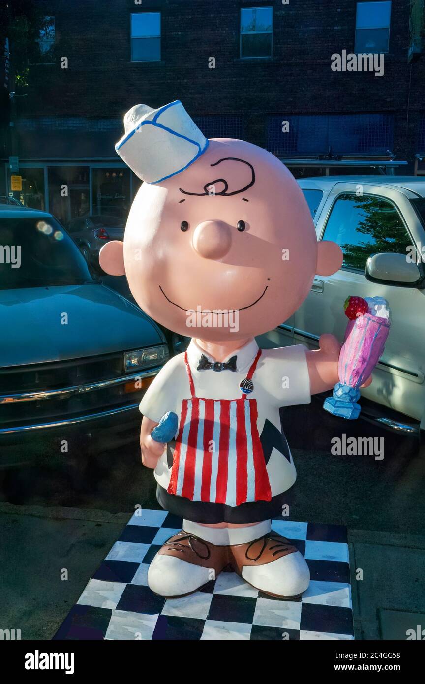 Charlie brown cartoon hi-res stock photography and images - Alamy