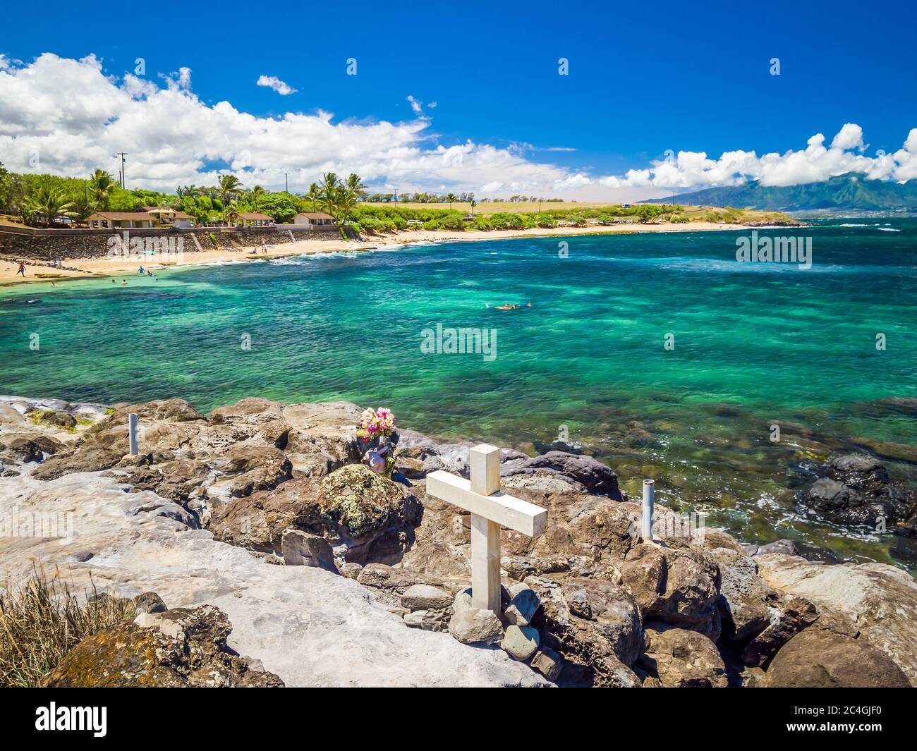 Ho'okipa Beach Park in Maui Hawaii, windsurfing site, big waves and big ...