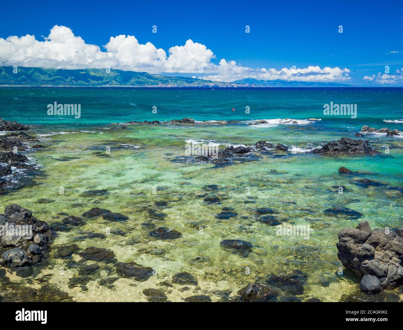 Ho'okipa Beach Park in Maui Hawaii, windsurfing site, big waves and big ...