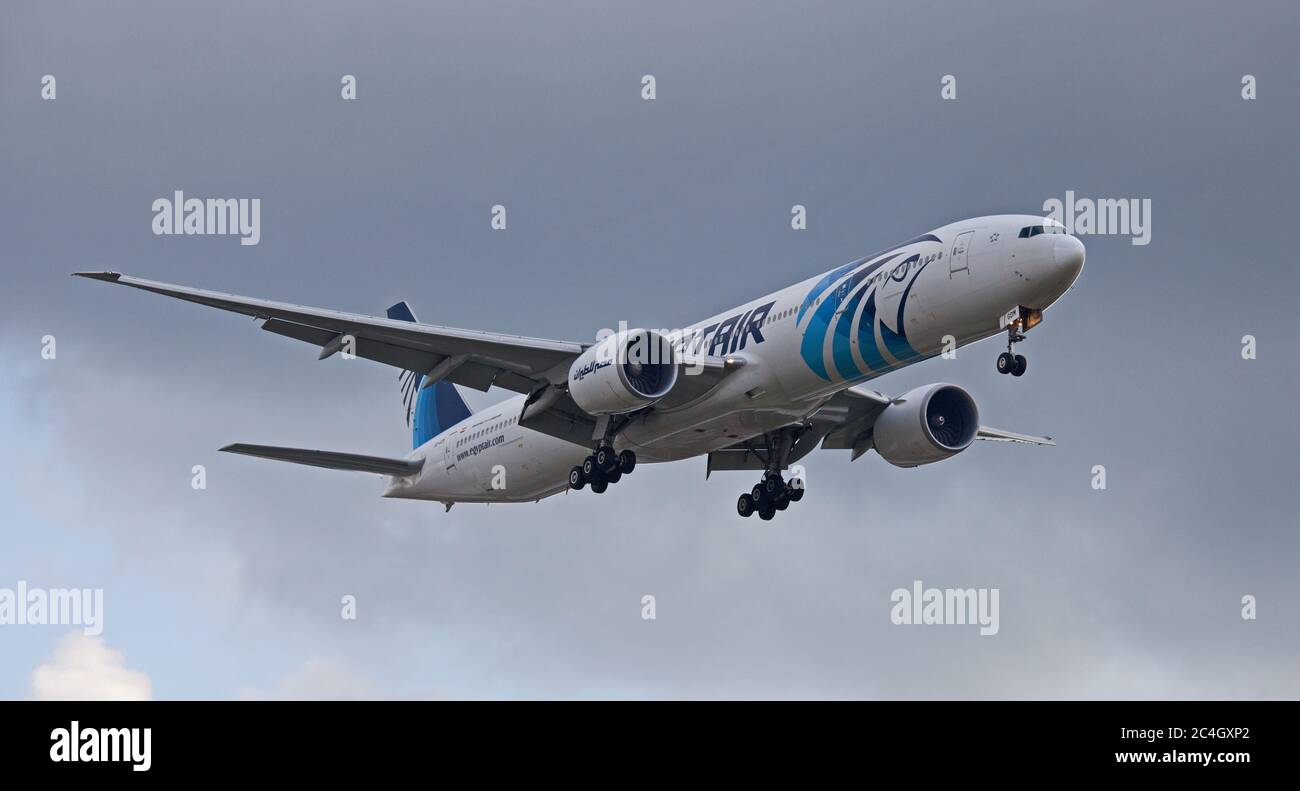 EgyptAir Boeing 777 SU-GDM on final approach to London-Heathrow Airport LHR Stock Photo