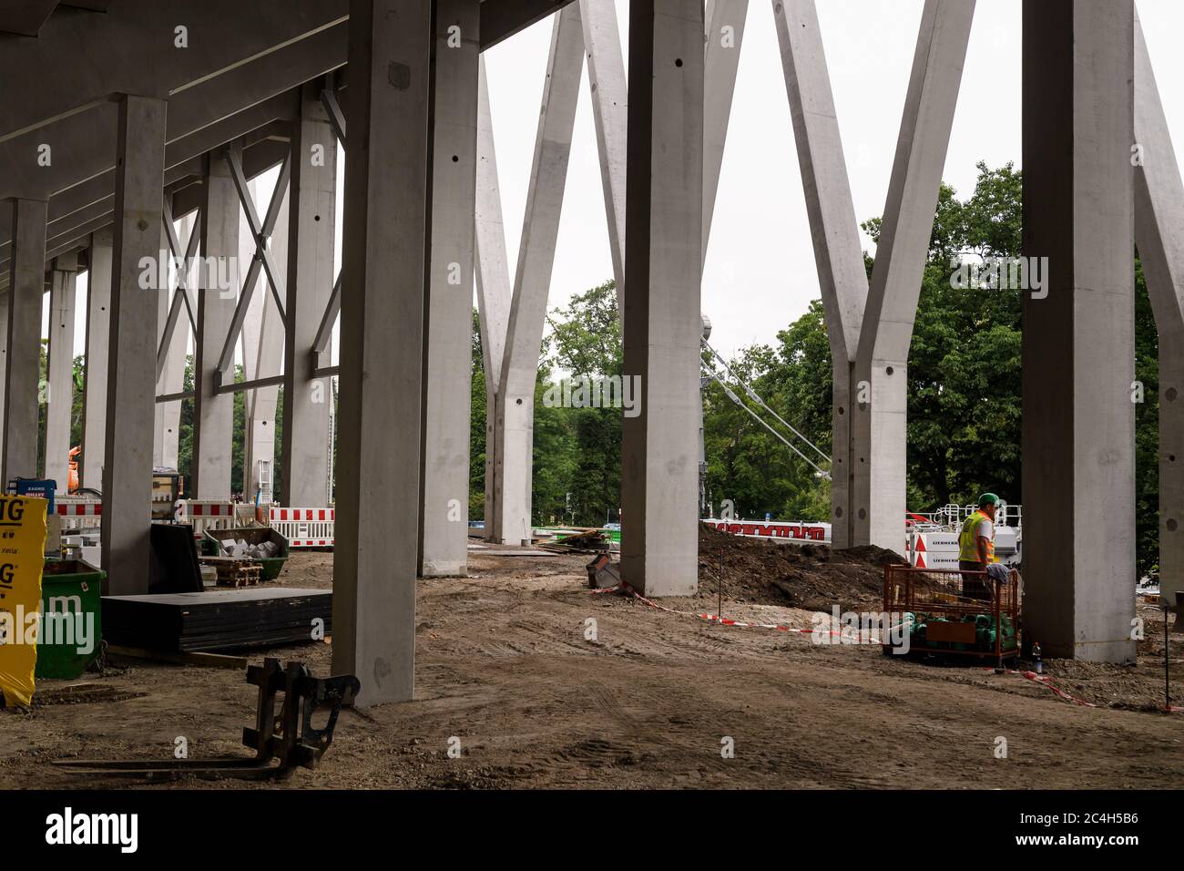 Karlsruhe, Deutschland. 16th June, 2020. Exterior view The roof and roof structure of the