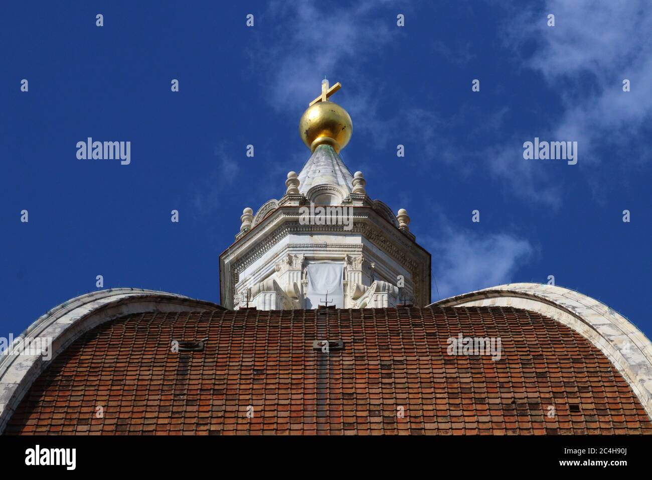 Dome of Filippo Brunelleschi details in the sky of the city, Florence ...