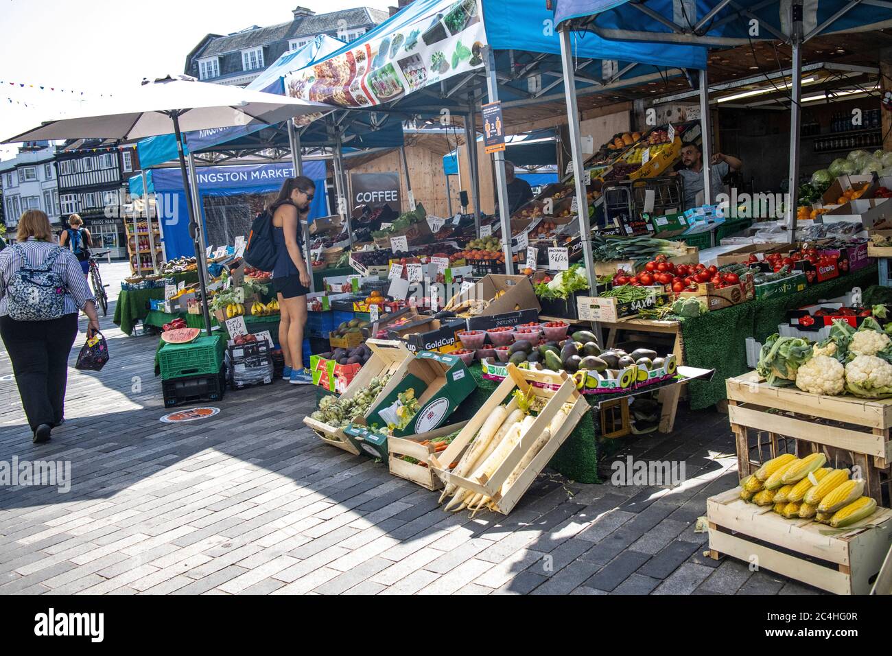 London, UK. 27th June 2020. A woman shope for groceries at the Kingston Upon Thames market as lockdown restrictions are further eased across England. June 26th 2020, Kingston Upon Thames, Southwest London, England, United KIngdom Credit: Clickpics/Alamy Live News Stock Photo