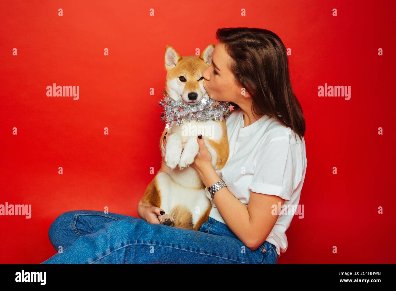Kissing animals funny hi-res stock photography and images - Page 2 - Alamy