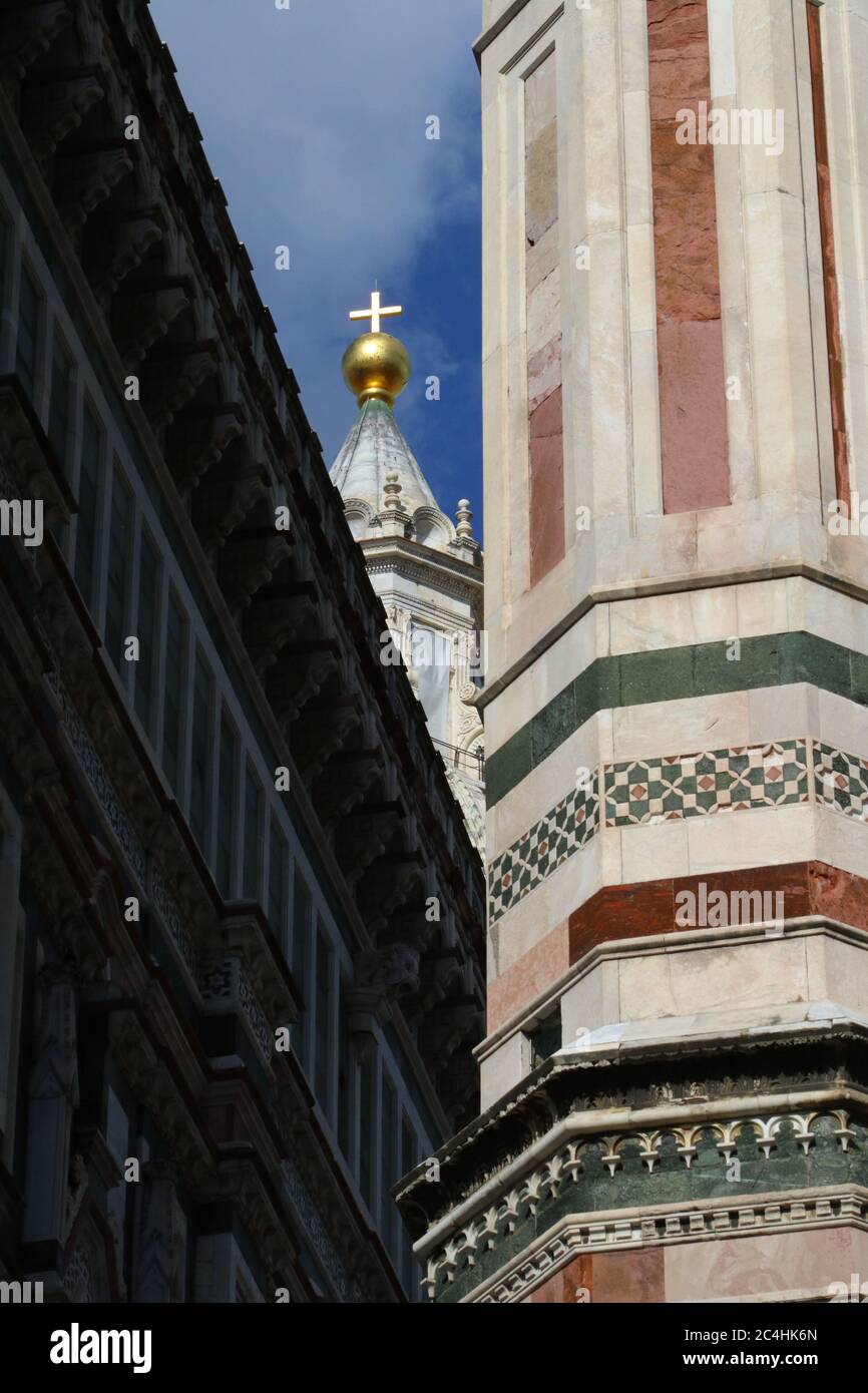 Dome of Filippo Brunelleschi details in the sky of the city, Florence ...