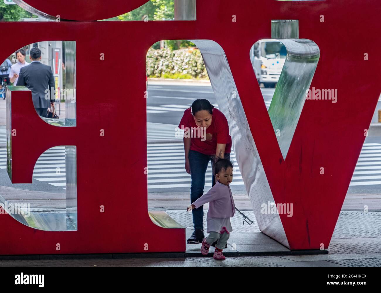 Tourist at the LOVE statue in Shinjuku, Tokyo, Japan Stock Photo Alamy