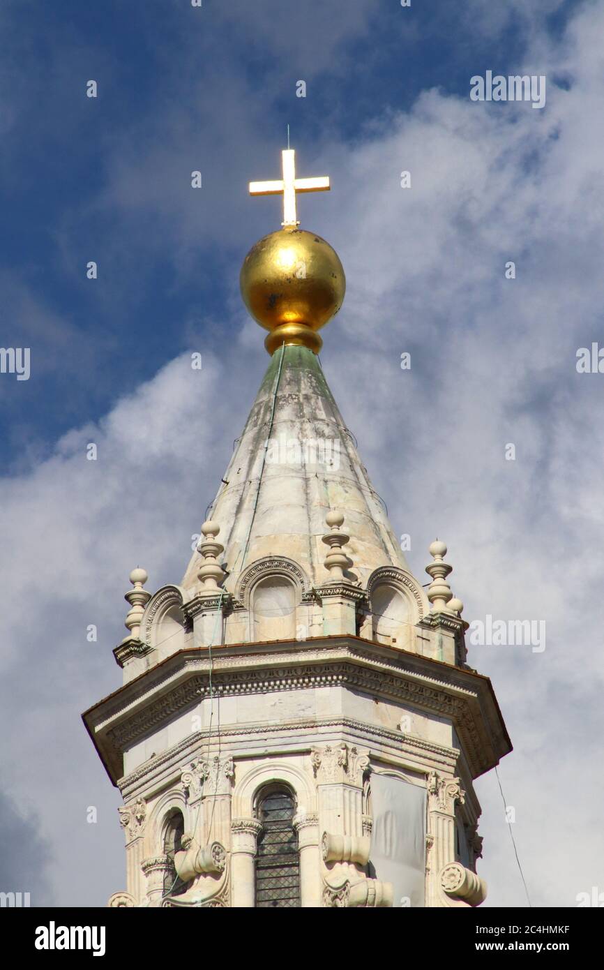 Dome of Filippo Brunelleschi details in the sky of the city, Florence ...