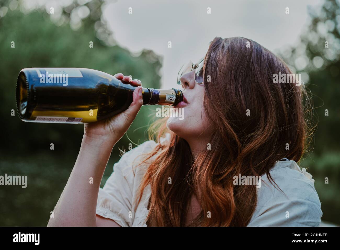 Young attractive woman punting in Oxford, UK Stock Photo