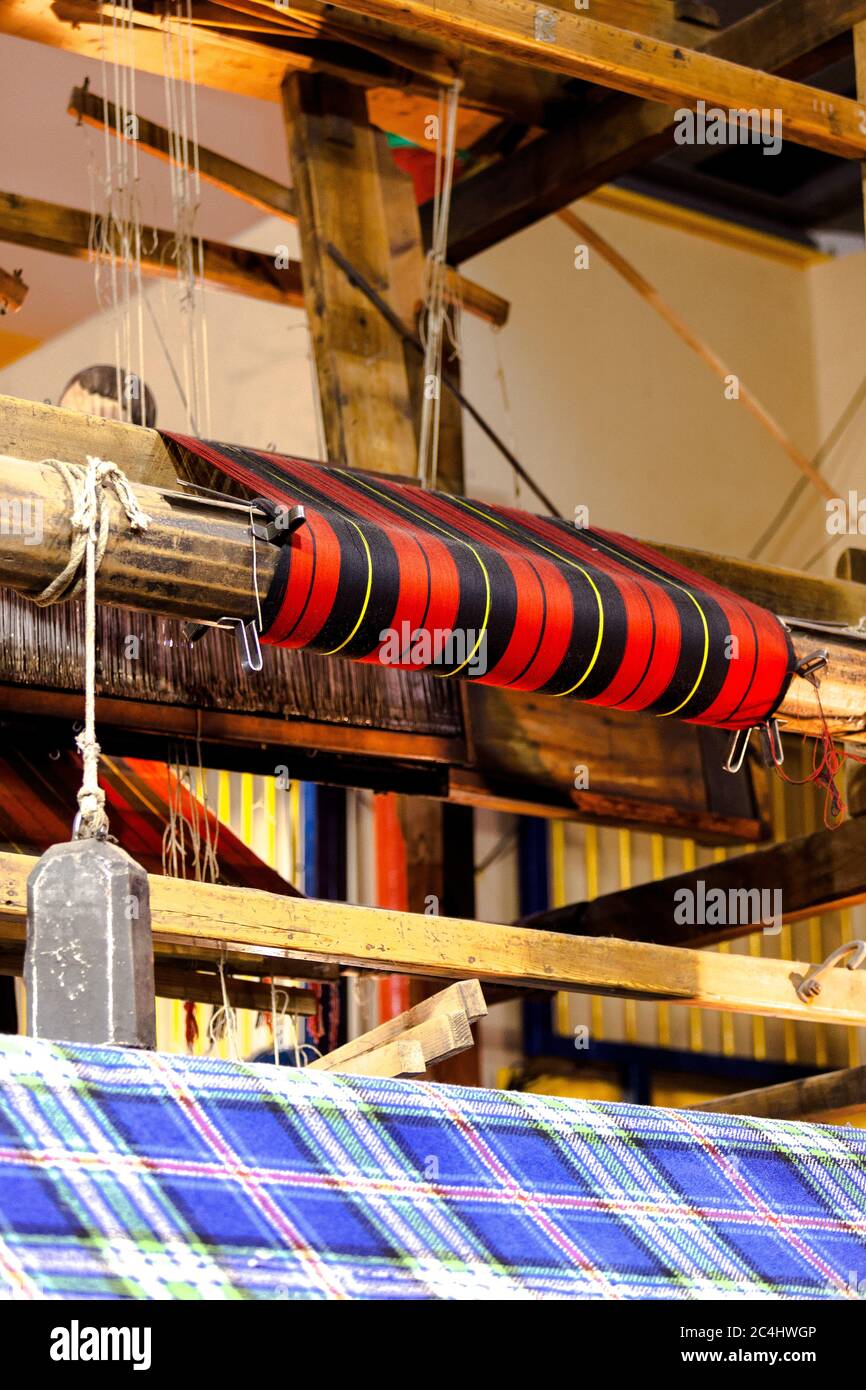 machinery looms weaving tartan clothe. Edinburgh Scotland Uk Stock Photo