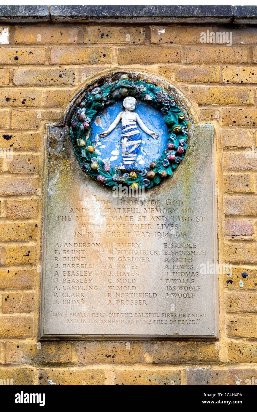 WWI memorial plaque in memory of men of Mace St and Tagg St who gave their lives, Bethnal Green, Tower Hamlets, London, UK Stock Photo