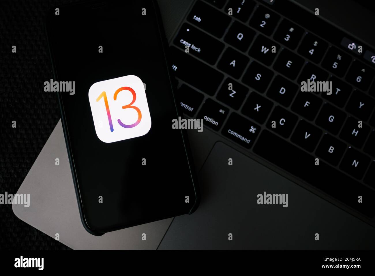 Ios 13 High Resolution Stock Photography And Images Alamy