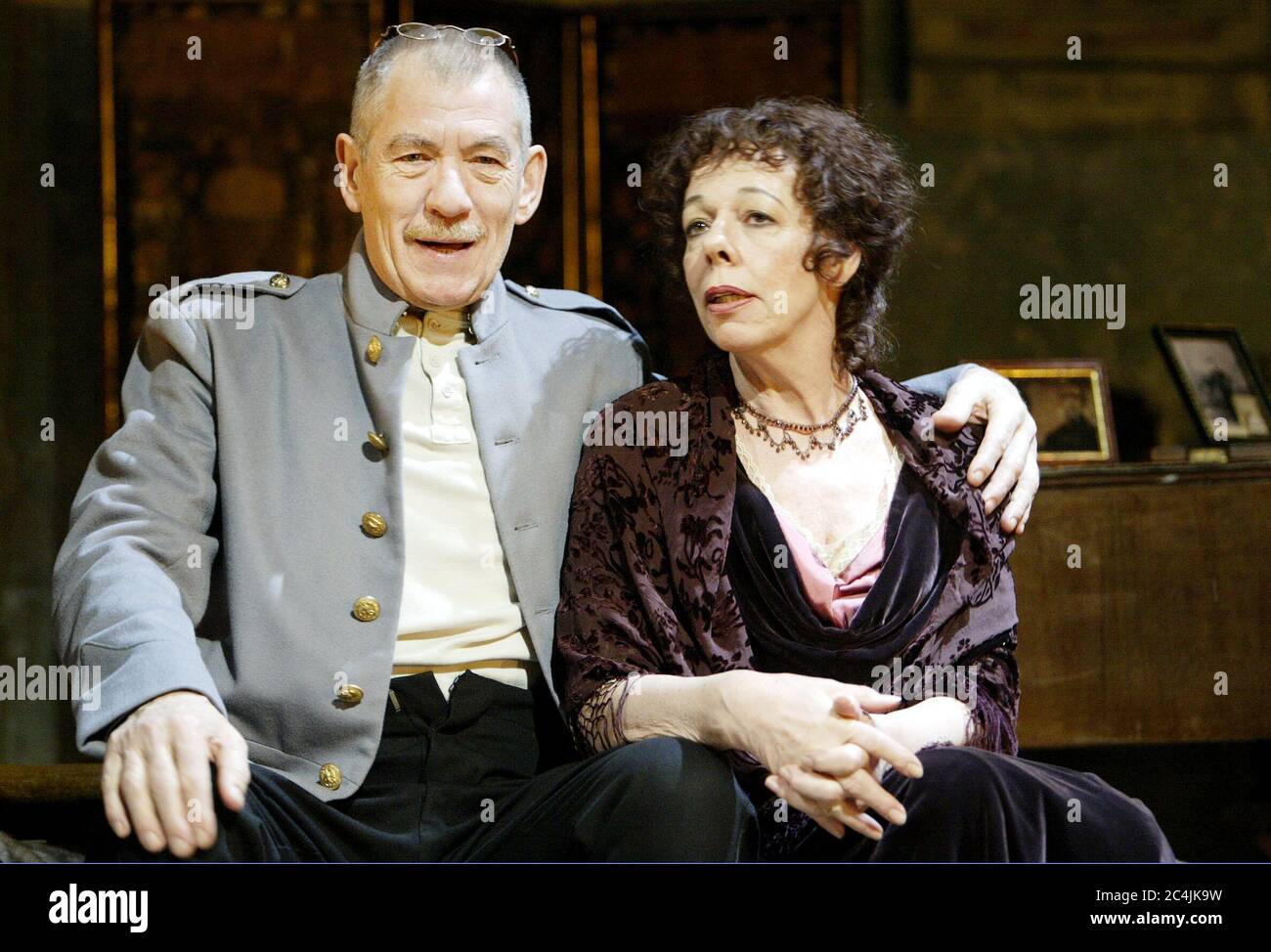 Ian McKellen (Edgar). Frances de la Tour (Alice) in THE DANCE OF DEATH by August Strindberg at the Lyric Theatre, London W1  04/03/2003  in a new adaptation by Richard Greenberg  design: Robert Jones  lighting: Jon Driscoll  director: Sean Mathias Stock Photo