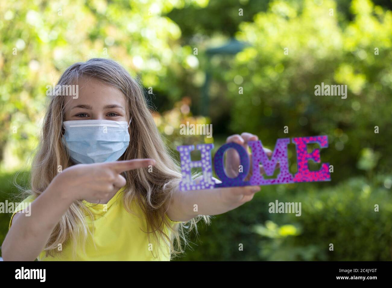 Girl (11) with mouth-nose protection and home lettering, Kiel, Schleswig-Holstein, Germany Stock Photo