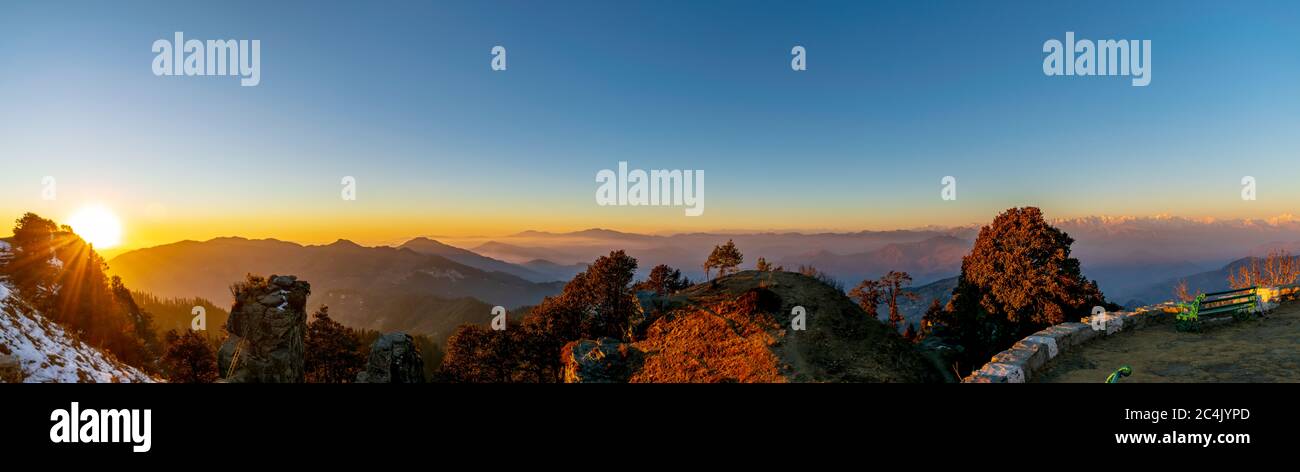 A panoramic view of the sunset from the Hatu Peak, Narkanda, India ...