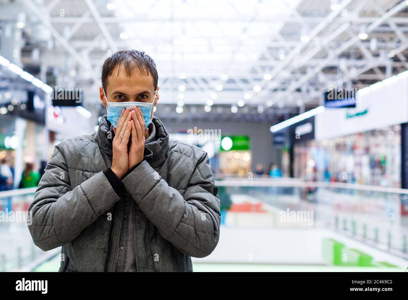 People wearing dirty face masks hi-res stock photography and images - Alamy