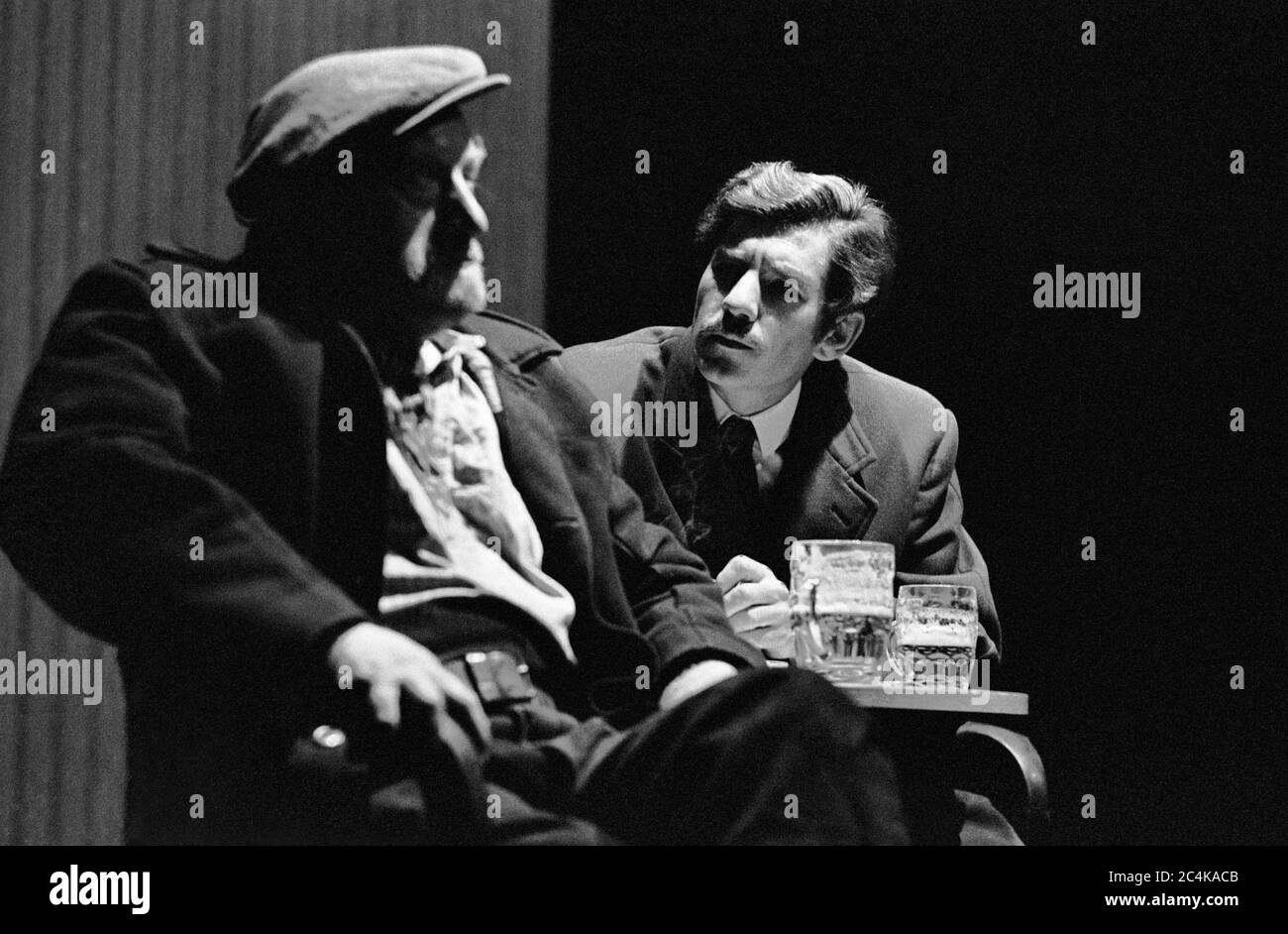 l-r: John Bartlett (Billy), Ian McKellen (Darkley) in BILLY'S LAST STAND by Barry Hines at the The Theatre Upstairs, Royal Court Theatre, London SW1  30/06/1970  design: Jean Ramsay director: Michael Wearing Stock Photo