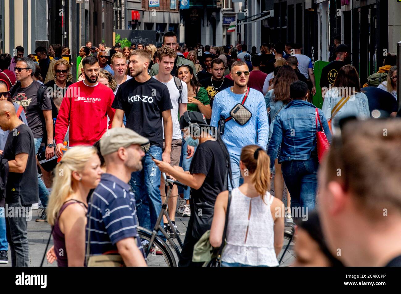 Amsterdam shopping street kalverstraat hi-res stock photography and images  - Page 2 - Alamy