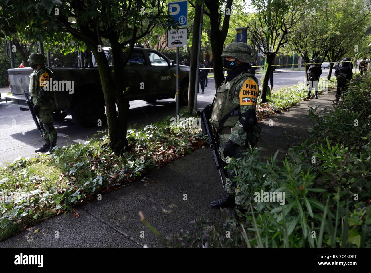 MEXICO CITY, MEXICO - JUNE 26, 2020:  A military guards crime zone where the secretary of Citizen Security of Mexico City, Omar Garcia Harfuch was the victim of an attack on Reforma Avenue in the Lomas de chapultepec neighborhood. Approximately during 20 minutes At 6:38 in the morning of this friday the shooting was carried out on June 26, 2020 in Mexico City, Mexico (Photo by Eyepix Group/Pacific Press/Sipa USA) Stock Photo