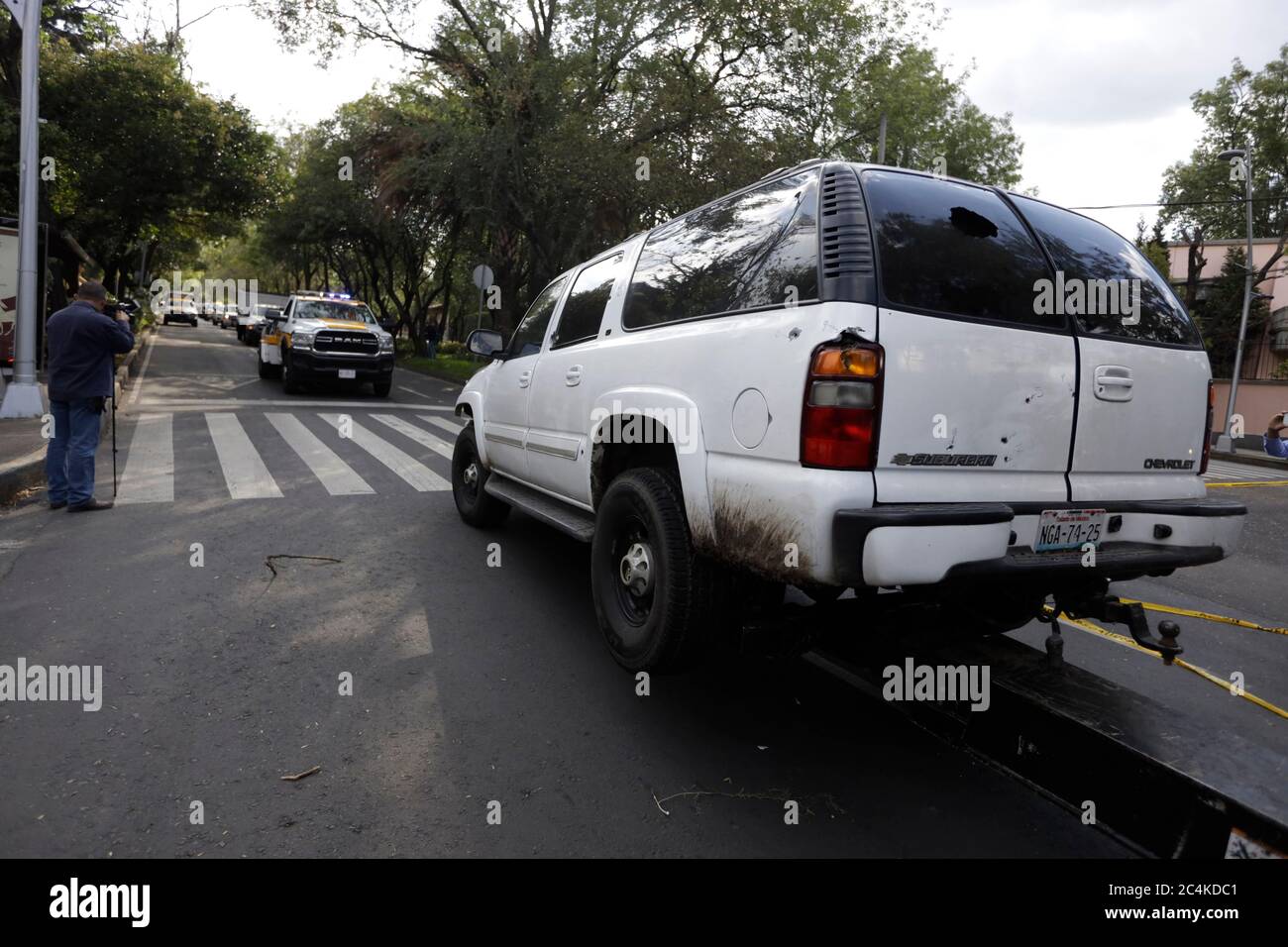 MEXICO CITY, MEXICO - JUNE 26, 2020:  A truck who was hit with bullets seen in  crime zone where the secretary of Citizen Security of Mexico City, Omar Garcia Harfuch was the victim of an attack on Reforma Avenue in the Lomas de chapultepec neighborhood. Approximately during 20 minutes At 6:38 in the morning of this friday the shooting was carried out on June 26, 2020 in Mexico City, Mexico (Photo by Eyepix Group/Pacific Press/Sipa USA) Stock Photo