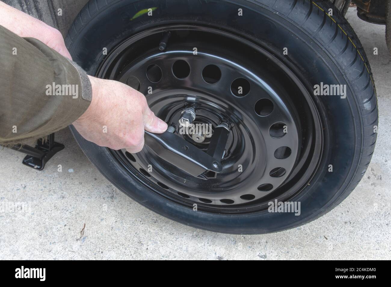 Install spare tire hires stock photography and images Alamy