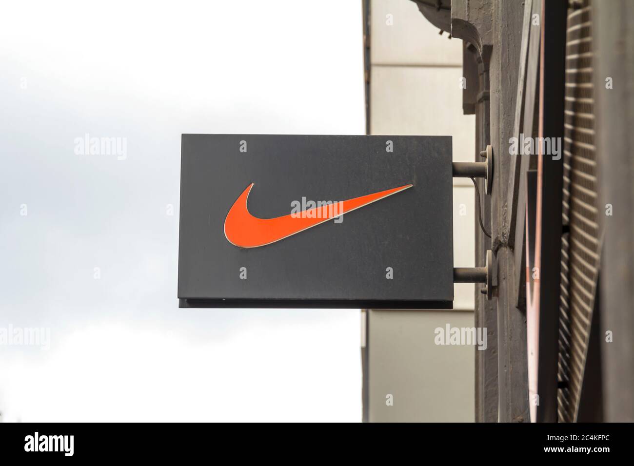Nike store front logo hi-res stock photography and images - Alamy