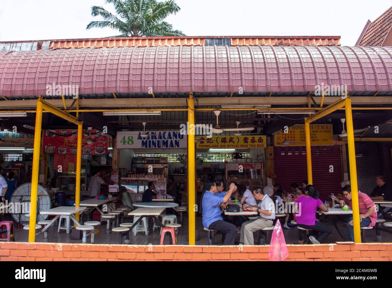 a scene of customer eating their lunch at food stalls Stock Photo