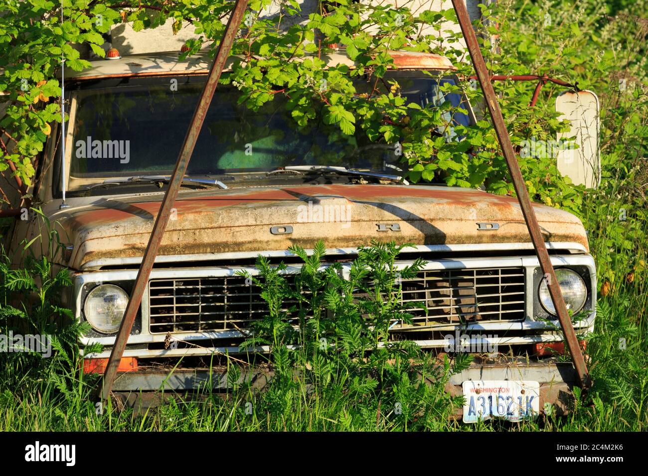 Abandoned vehicle hires stock photography and images Alamy