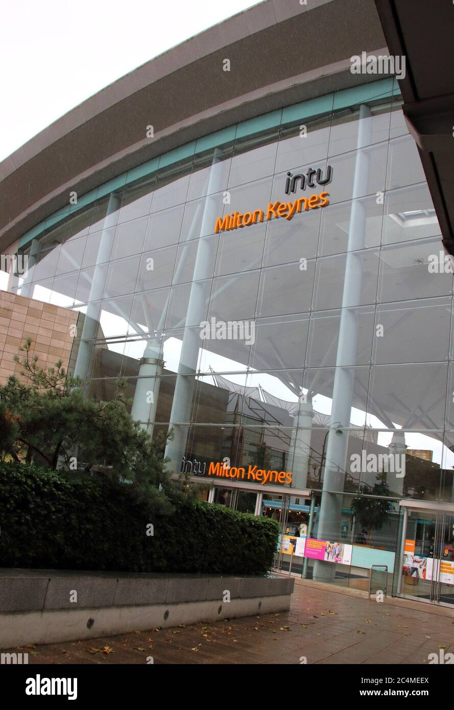 Milton Keynes, UK. 27th June, 2020. Main entrance to the Intu shopping centre in Milton Keynes.Intu, Britain's largest shopping centre owner with 17 sites in the UK, has called in administrators. The debt-laden firm, whose giant shopping malls include MetroCentre and the Trafford Centre in northern England and Lakeside in the south east, employs around 2,500 staff directly and another 100,000 people work at shops and restaurants inside its centres. Credit: SOPA Images Limited/Alamy Live News Stock Photo