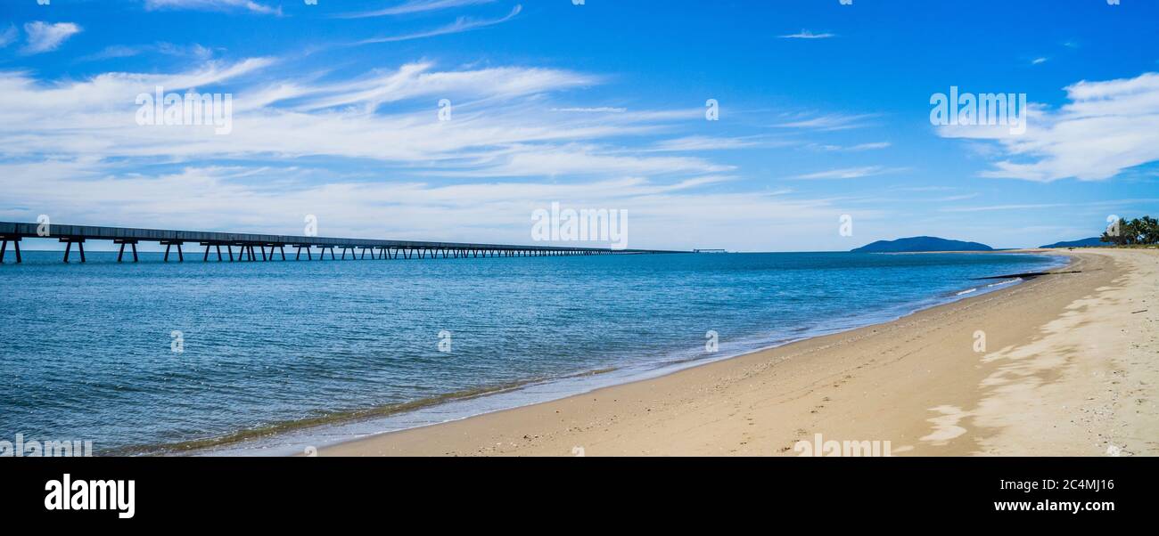 6 km-long sugar jetty at Lucinda, the world's largest bulk sugar loading facility, Lucinda, Northern Qeensland, Australia Stock Photo